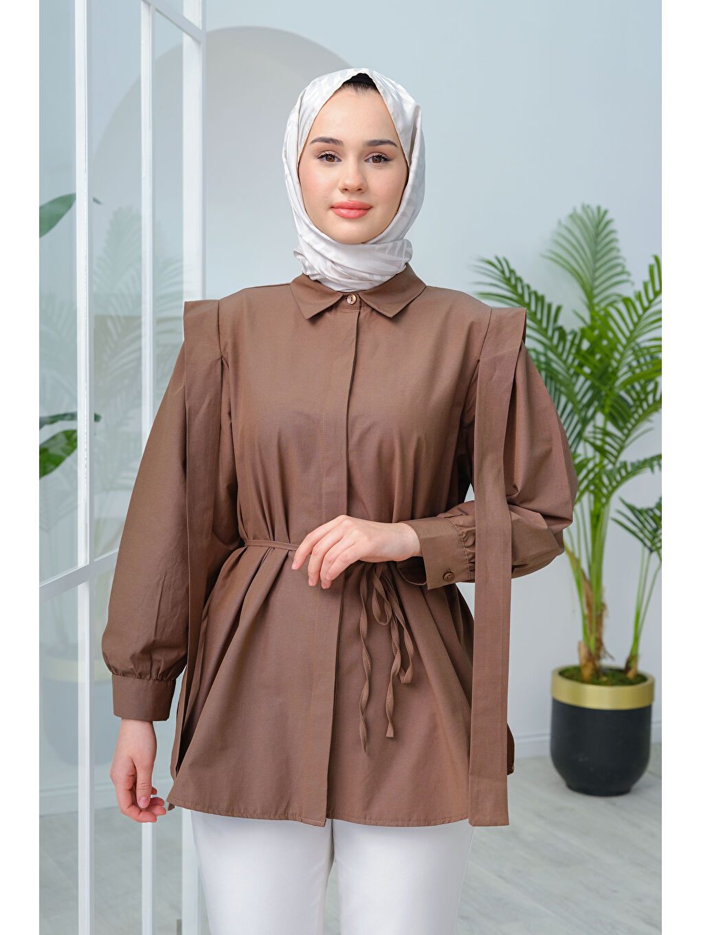 Kadın Pile Detay Önü Gizli Düğmeli Gömlek Kahverengi-1