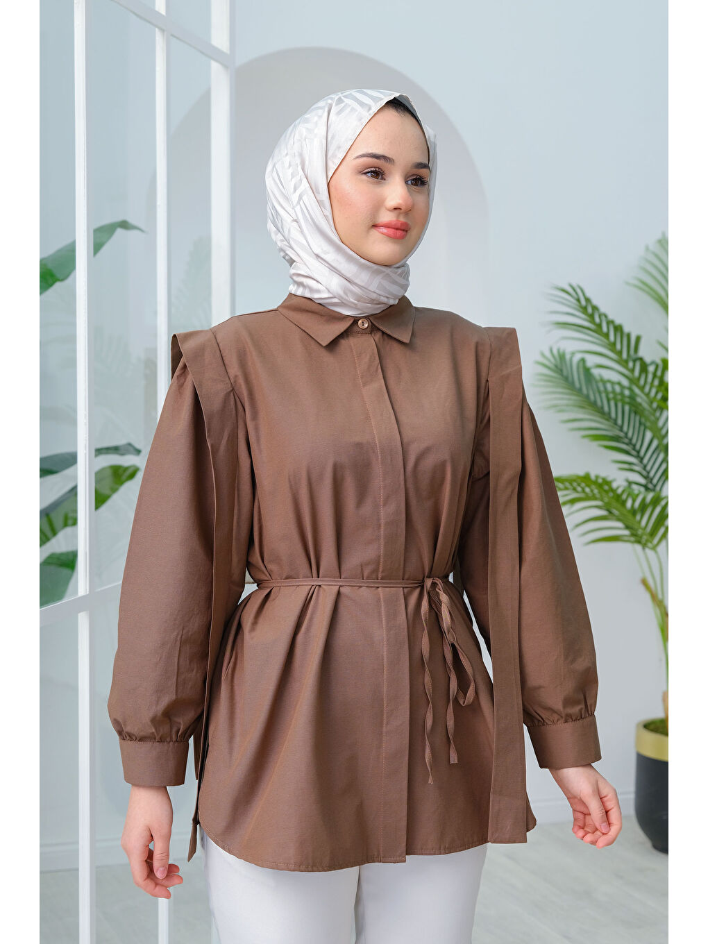 Kadın Pile Detay Önü Gizli Düğmeli Gömlek Kahverengi-2