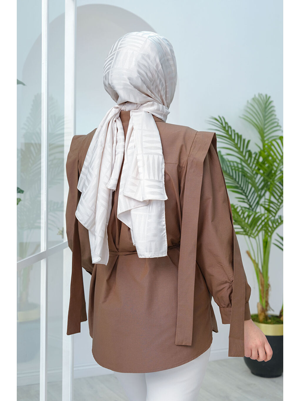 Kadın Pile Detay Önü Gizli Düğmeli Gömlek Kahverengi-3