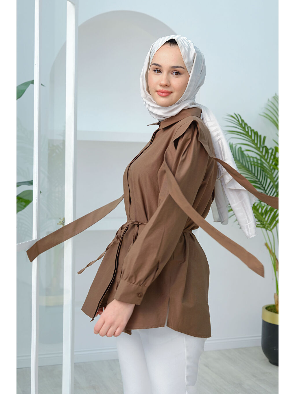 Kadın Pile Detay Önü Gizli Düğmeli Gömlek Kahverengi-4