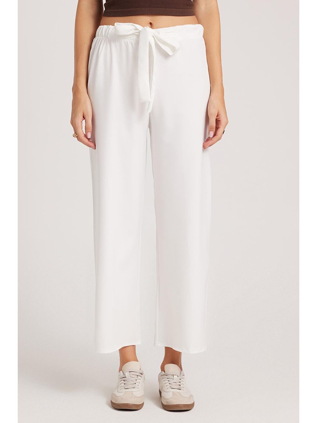 Kadın Relax Fit Rahat Kesim Lastikli Kuşak Bağlamalı Geniş Paça Beyaz Pantolon