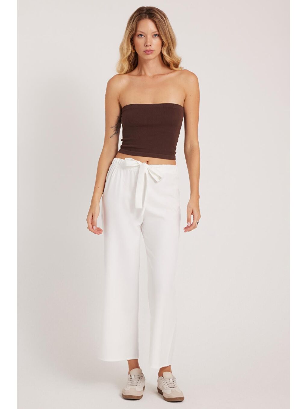 Kadın Relax Fit Rahat Kesim Lastikli Kuşak Bağlamalı Geniş Paça Beyaz Pantolon-4