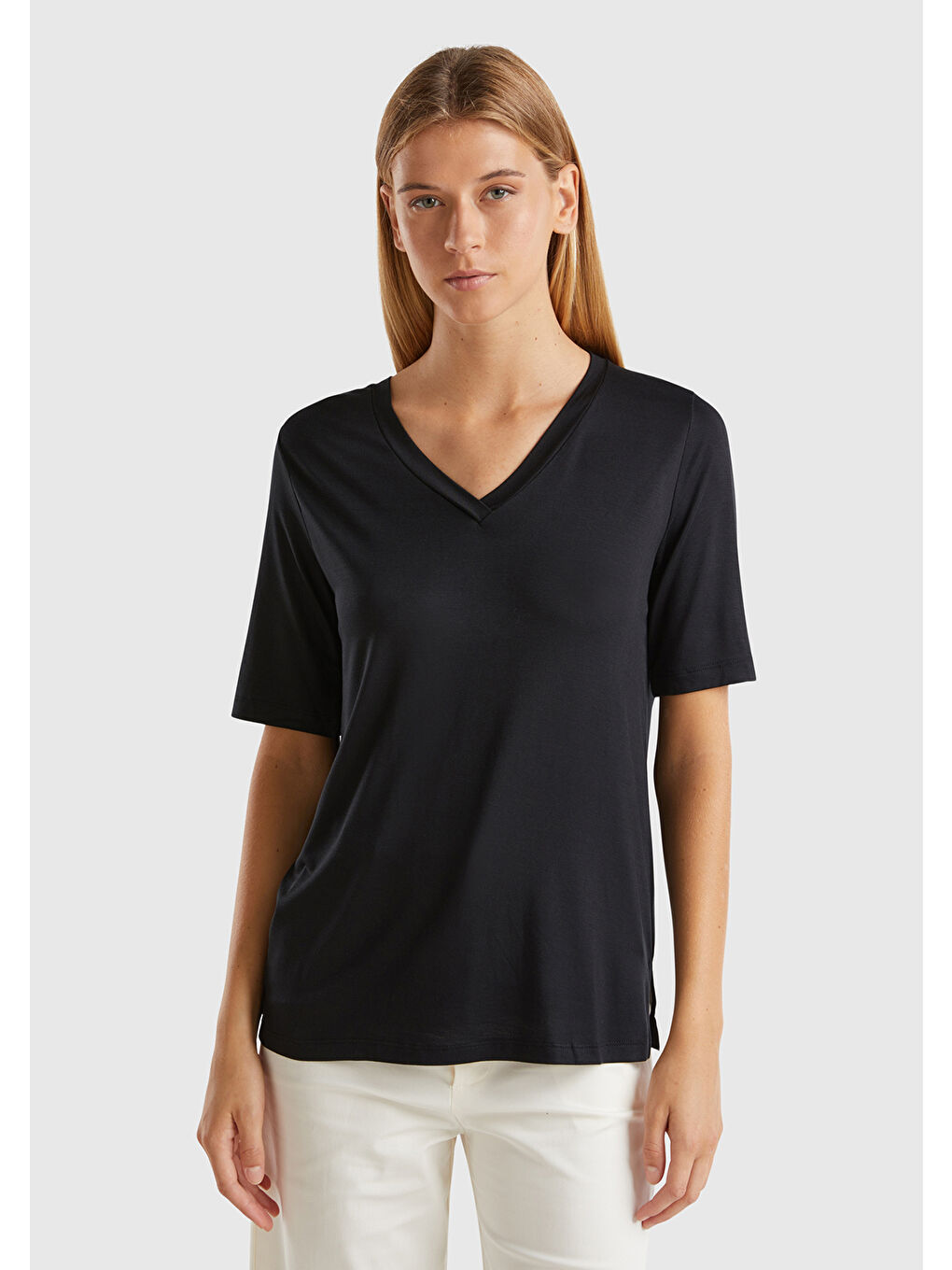 Kadın Siyah Eko-Viskoz Regular Fit V Yaka Tişört