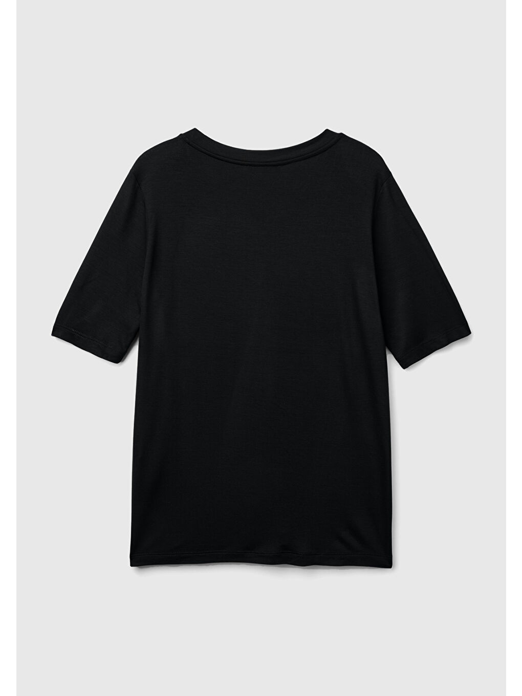 Kadın Siyah Eko-Viskoz Regular Fit V Yaka Tişört-3