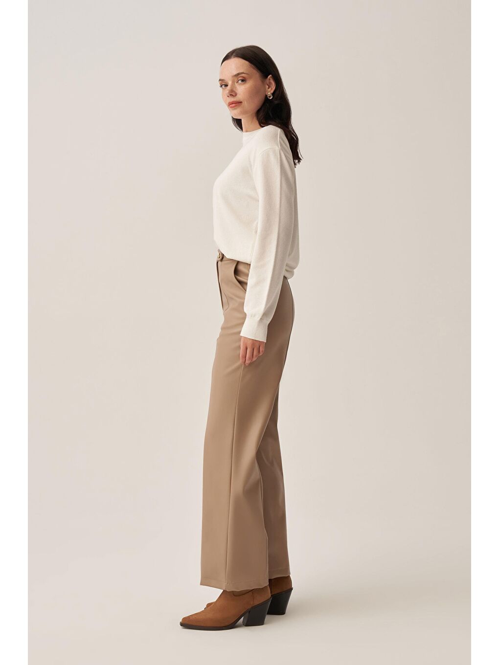 Bej Vizon-Gold Düğmeli Süet Deri Pantolon-2