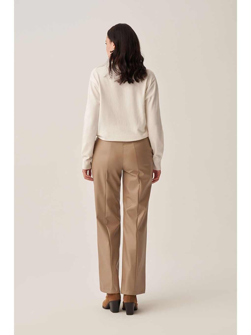 Bej Vizon-Gold Düğmeli Süet Deri Pantolon-3