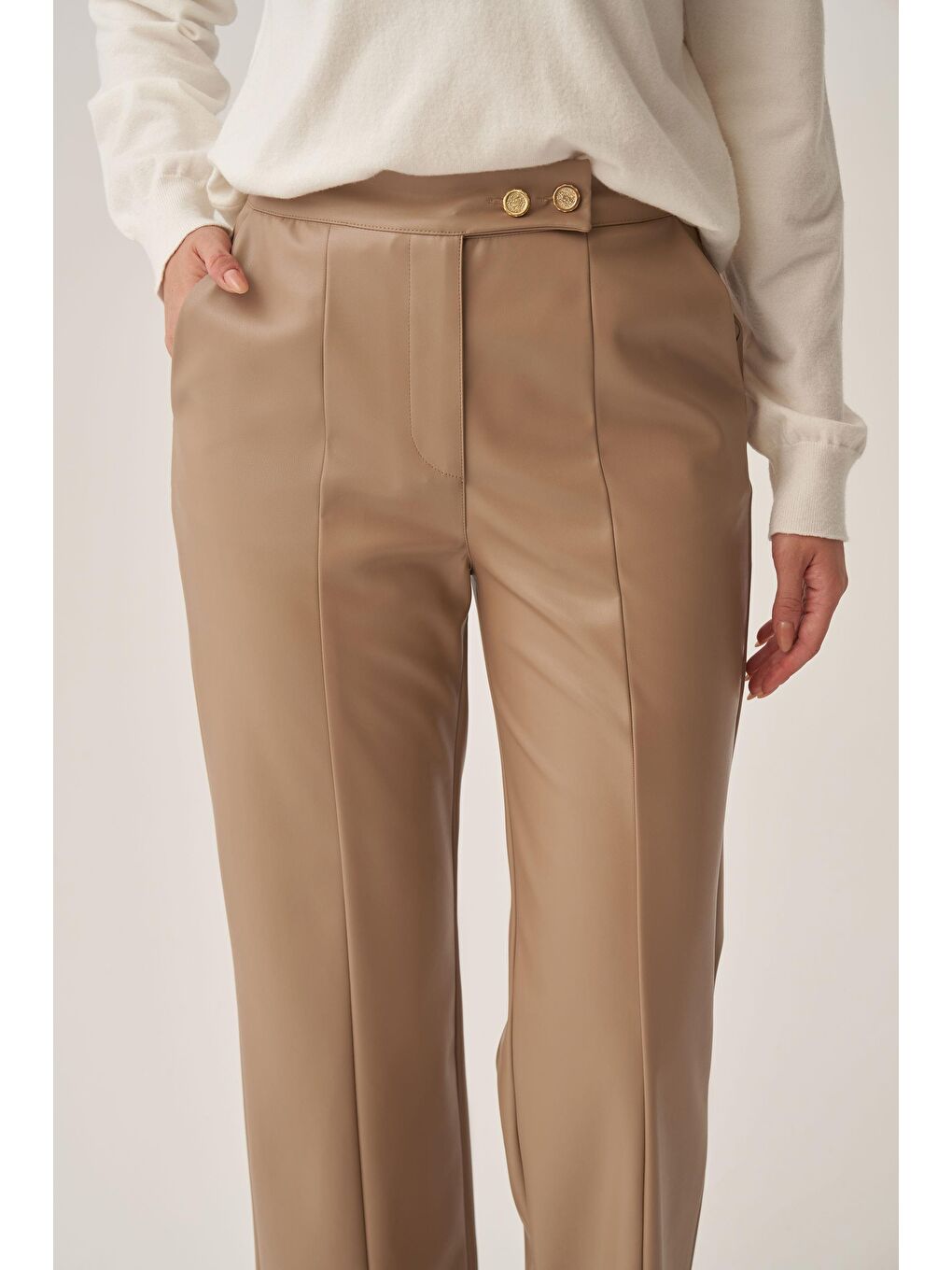 Bej Vizon-Gold Düğmeli Süet Deri Pantolon-4