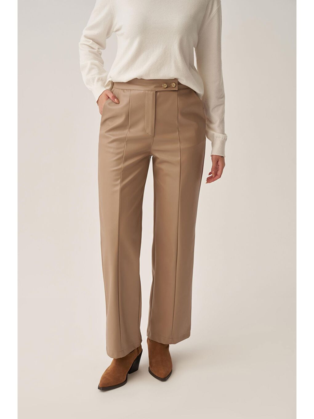 Bej Vizon-Gold Düğmeli Süet Deri Pantolon-5