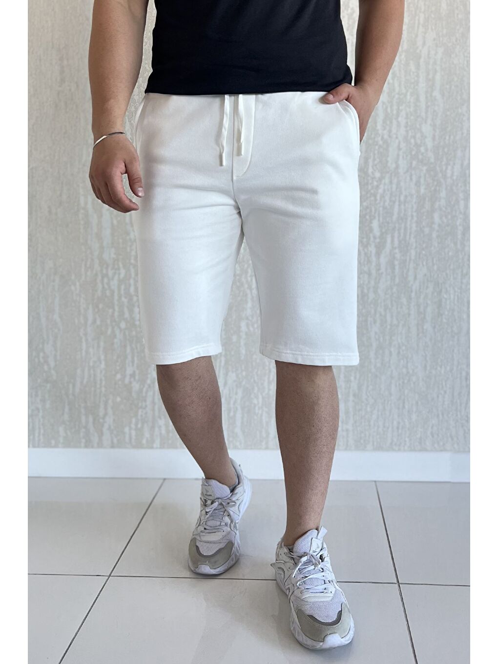 Ekru Erkek Bel Bağcıklı Şort