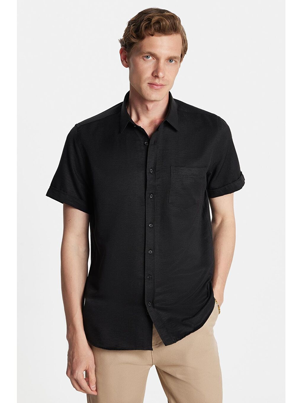Erkek Regular Fit Klasik Kesim Kısa Kollu Pamuklu Tek Cepli Armürlü Siyah Gömlek