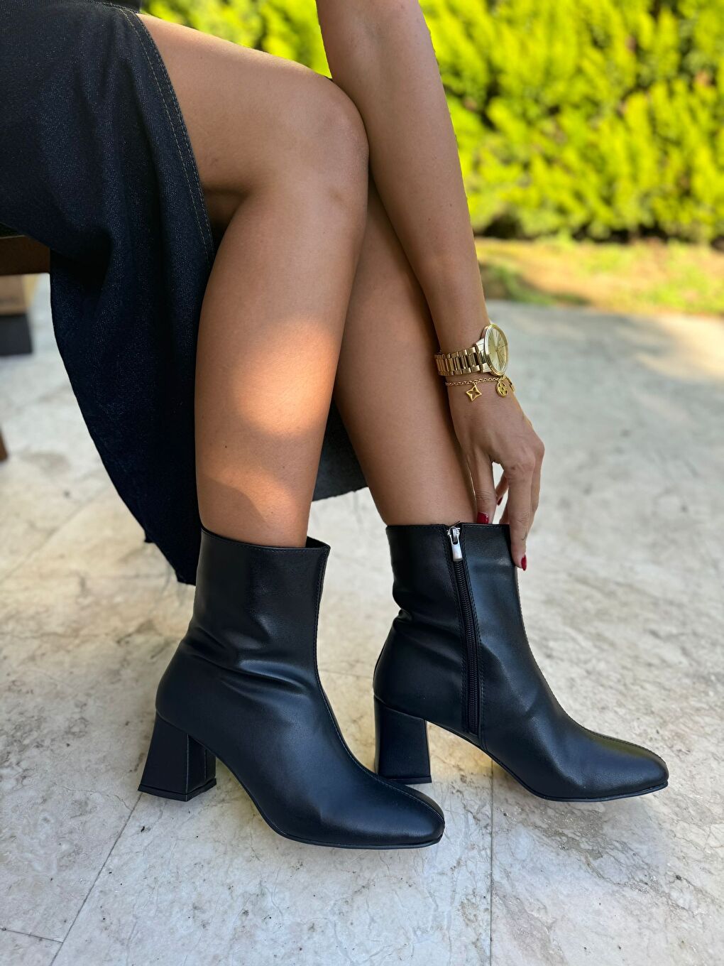 Siyah Kadın Yandan Fermuarlı Bot Topuk Boyu (7 Cm)