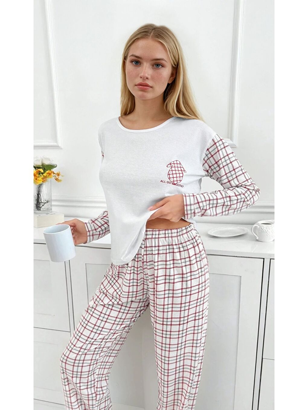 Beyaz Kadın Kareli Uzun Kollu Süprem Pijama Takımı-1