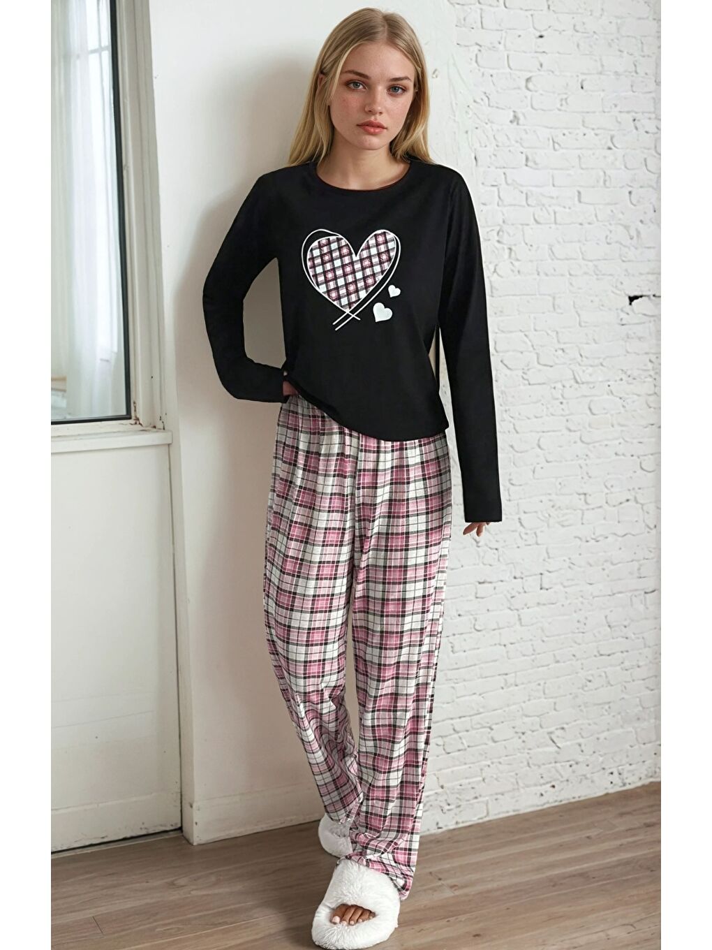 Siyah Kalp Baskılı Süprem Kumaş Kadın Pijama Takımı-1