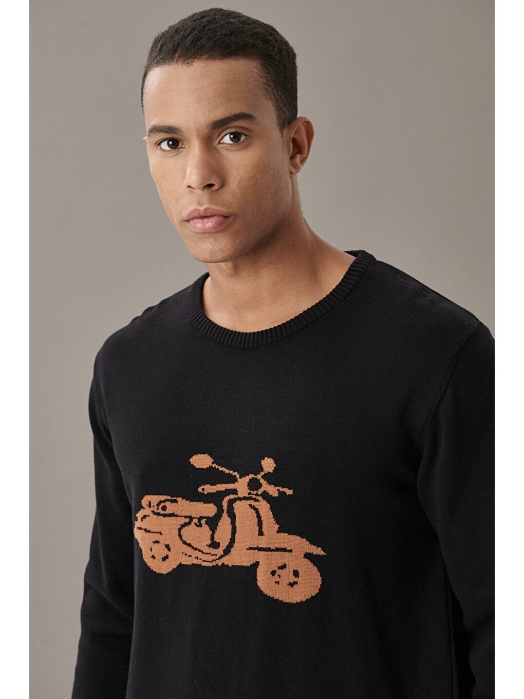 Erkek Siyah-Karamel Standart Fit Bisiklet Yaka Desenli %100 Pamuk Triko Kazak-4