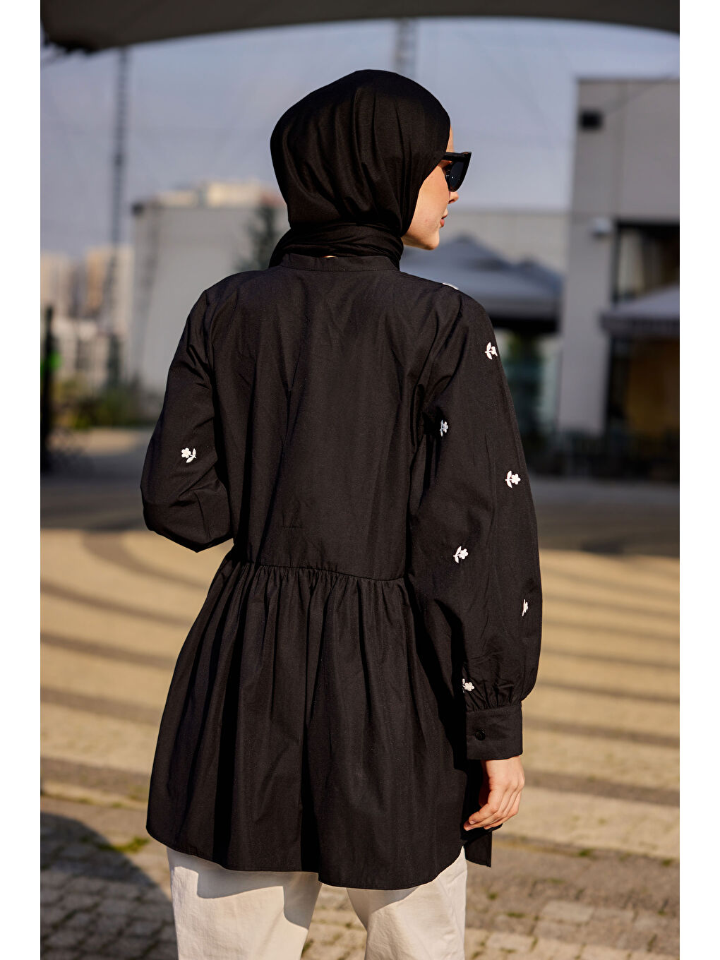 Kadın Nakış İşlemeli Yandan Bağlamalı Tunik Siyah-1