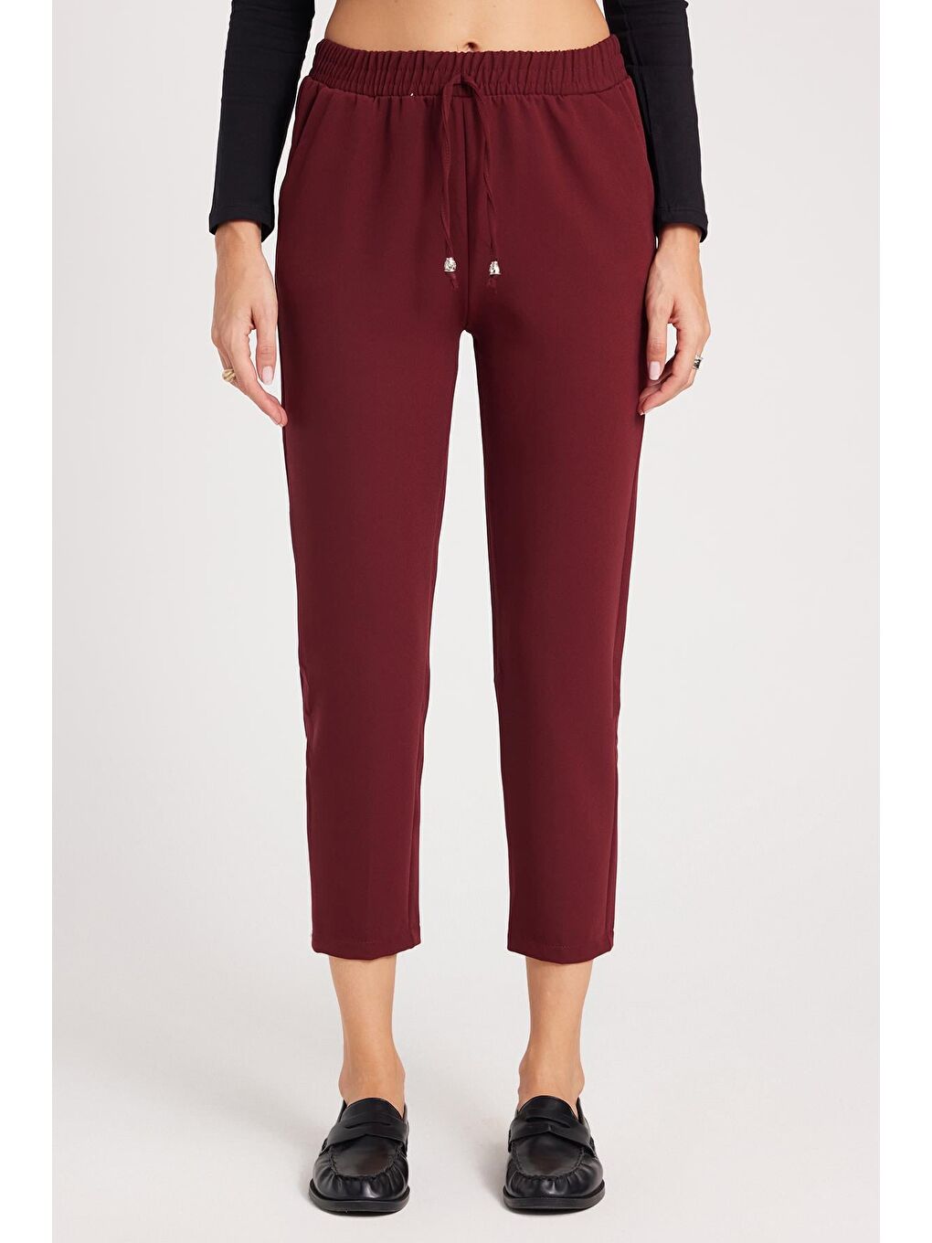 Kadın Relax Fit Rahat Kesim Yüksel Bel Dar Paça Beli Lastikli Bağcıklı Bordo Pantolon