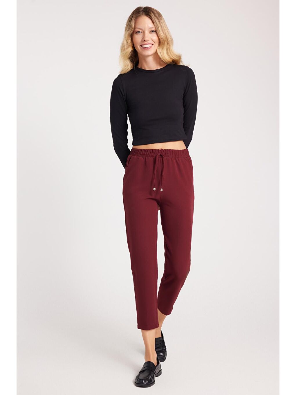 Kadın Relax Fit Rahat Kesim Yüksel Bel Dar Paça Beli Lastikli Bağcıklı Bordo Pantolon-1
