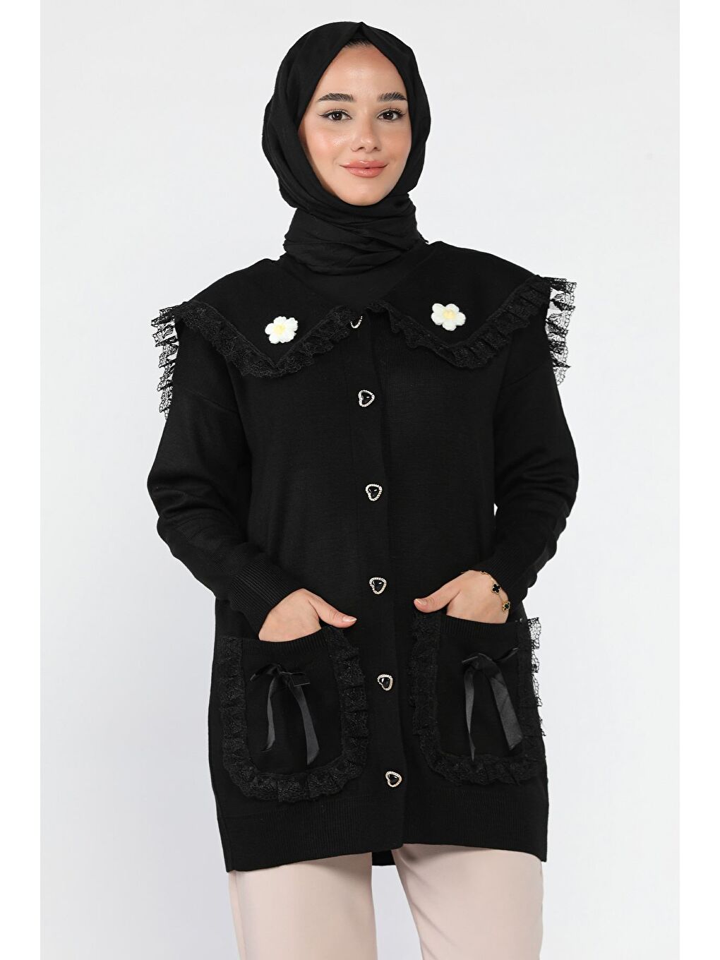 Siyah Papatya Figürlü Fistolu Tesettür Triko Hırka (s-m-l Beden Uyumludur.)-1
