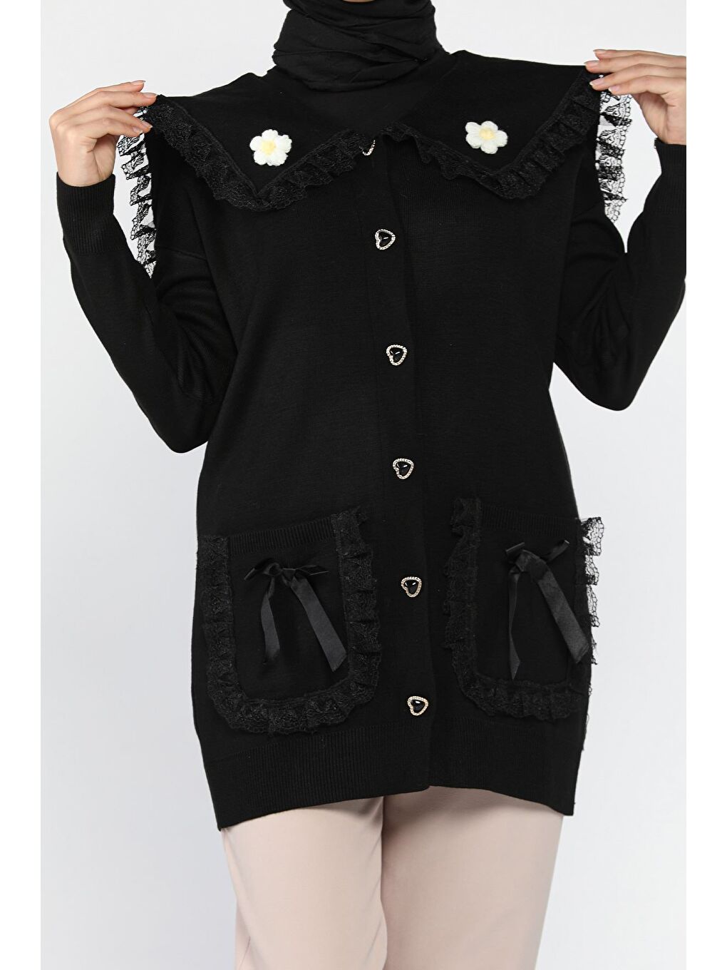 Siyah Papatya Figürlü Fistolu Tesettür Triko Hırka (s-m-l Beden Uyumludur.)-3