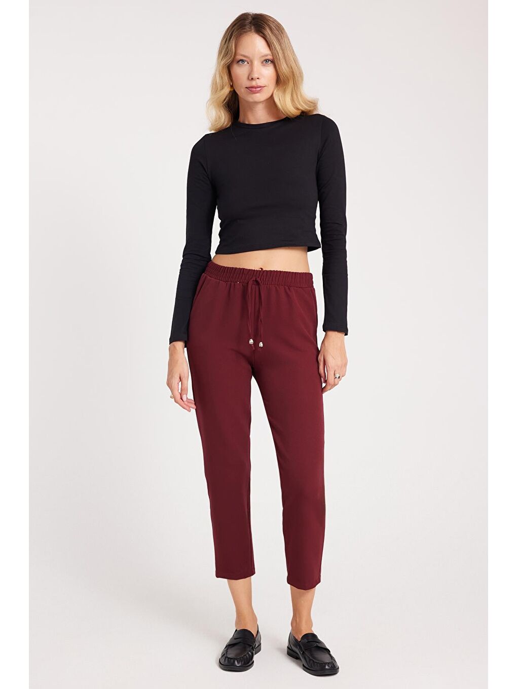 Kadın Relax Fit Rahat Kesim Yüksel Bel Dar Paça Beli Lastikli Bağcıklı Bordo Pantolon-4