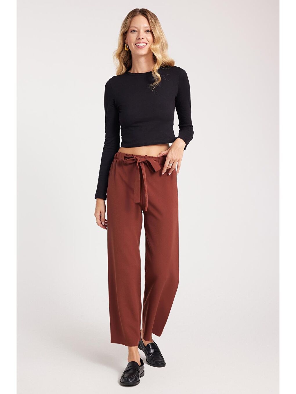 Kadın Relax Fit Rahat Kesim Lastikli Kuşak Bağlamalı Geniş Paça Kahverengi Pantolon-1