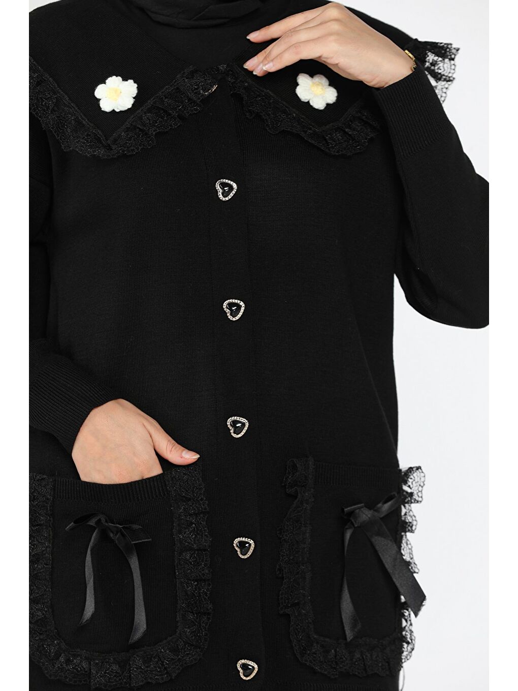 Siyah Papatya Figürlü Fistolu Tesettür Triko Hırka (s-m-l Beden Uyumludur.)-9