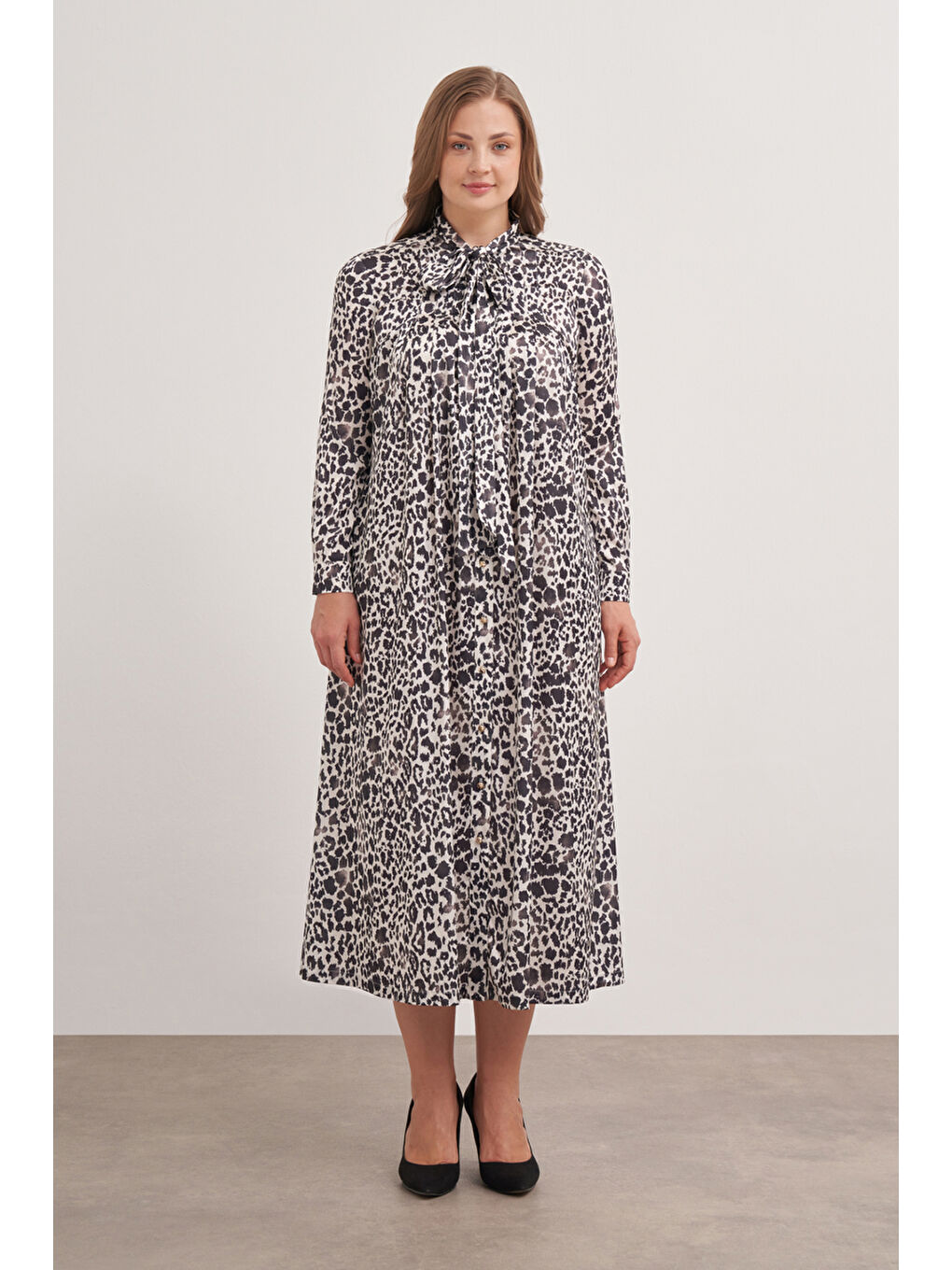 Siyah Fular Yaka Desenli Elbise