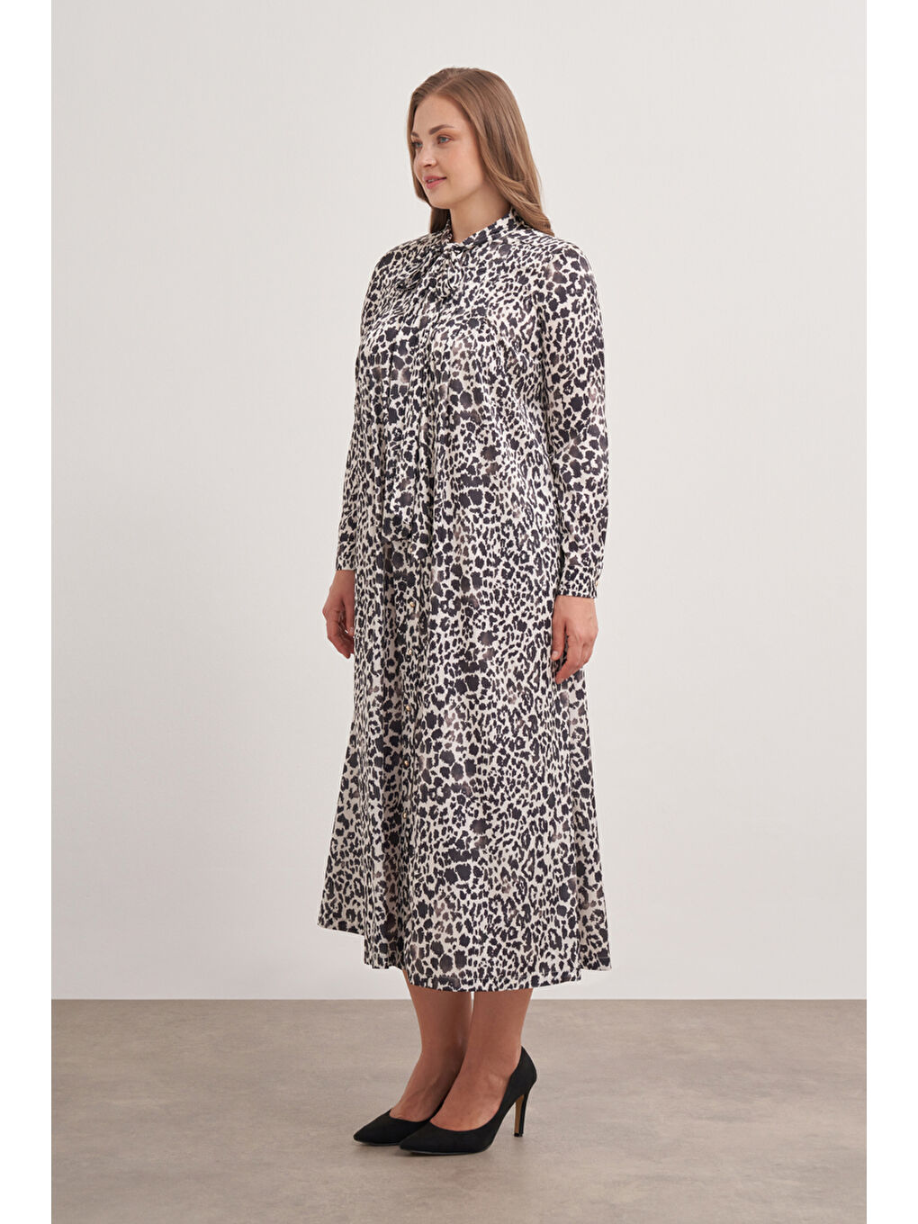 Siyah Fular Yaka Desenli Elbise-1