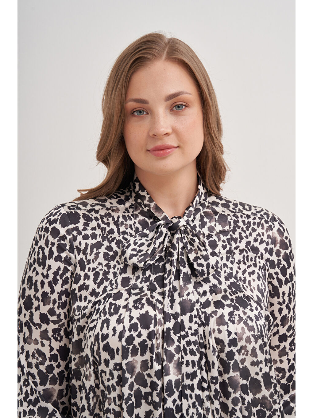 Siyah Fular Yaka Desenli Elbise-3