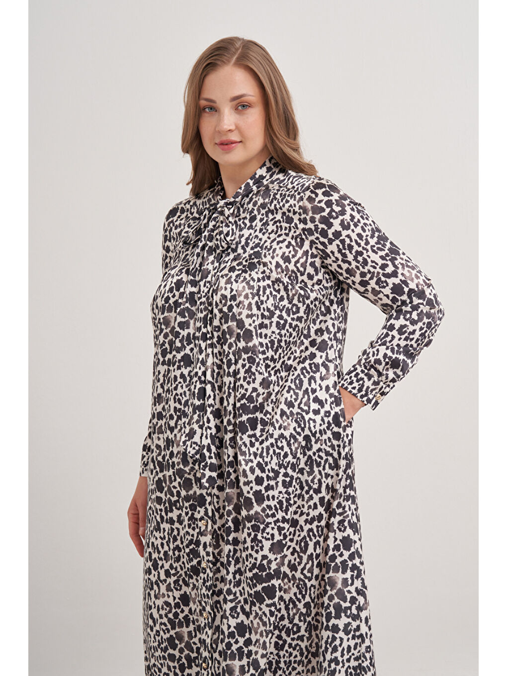 Siyah Fular Yaka Desenli Elbise-4