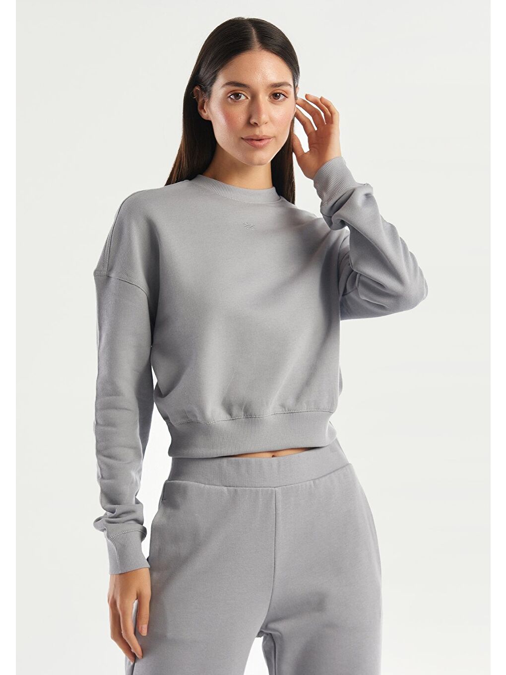 Kadın Açık Gri %100 Pamuk Rahat Kalıp Logolu Sweatshirt-1