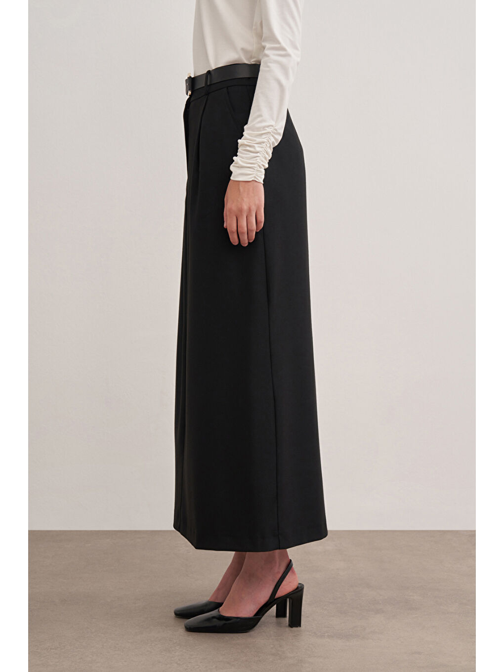 Siyah Kemerli Flonel Yün Etek-3