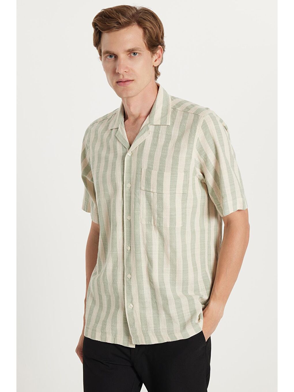 Karışık Erkek Regular Fit Klasik Kesim Kısa Kollu Apaş Yaka Çizgili Cepli %100 Pamuk Gömlek