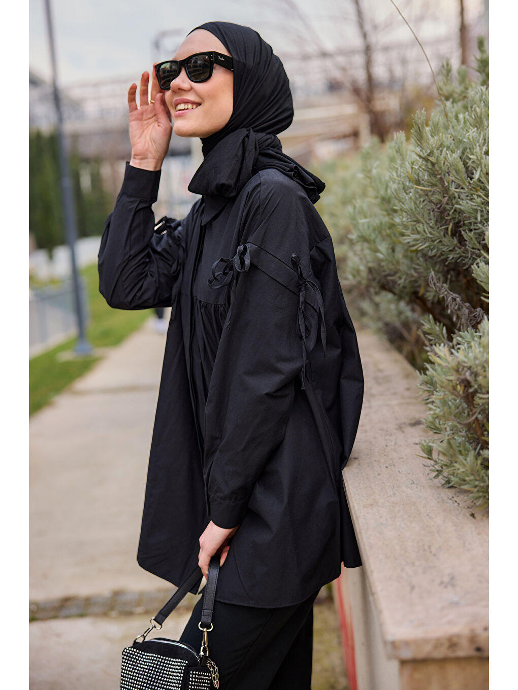 Kadın Kolu Bağcık Fiyonklu Gömlek Siyah