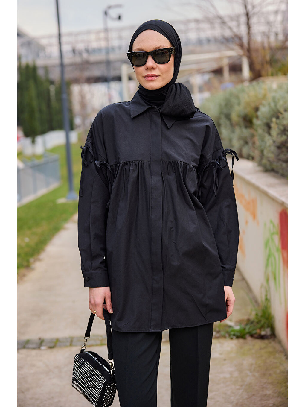 Kadın Kolu Bağcık Fiyonklu Gömlek Siyah-1