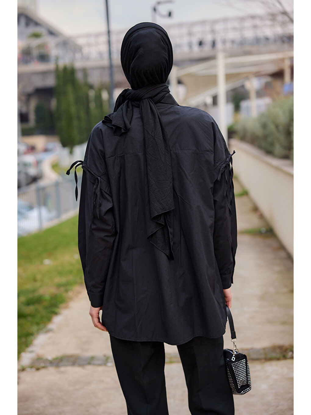 Kadın Kolu Bağcık Fiyonklu Gömlek Siyah-2