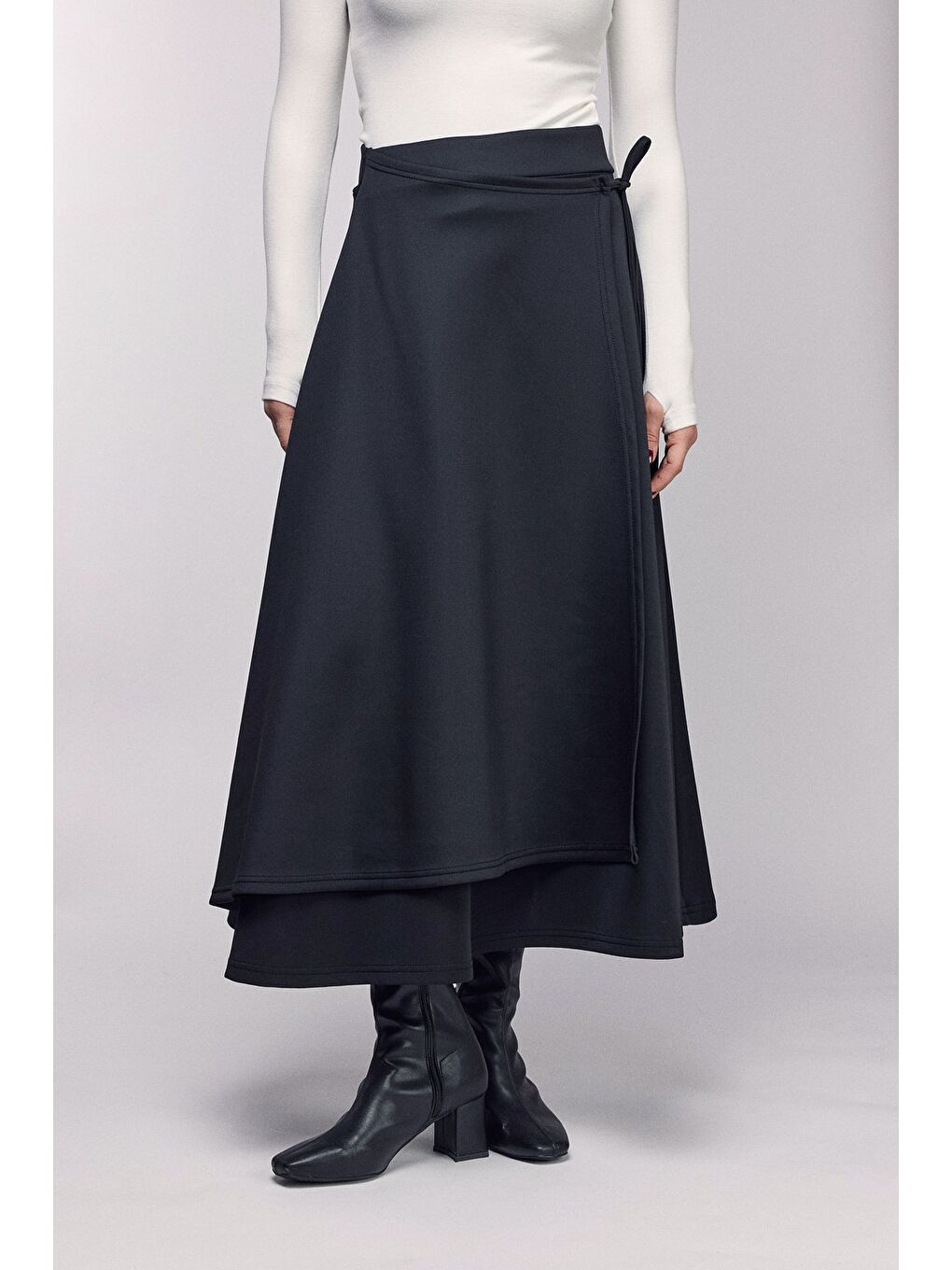 Siyah Yüksek Bel Bağlamalı Katmanlı Görünüm Scuba Etek