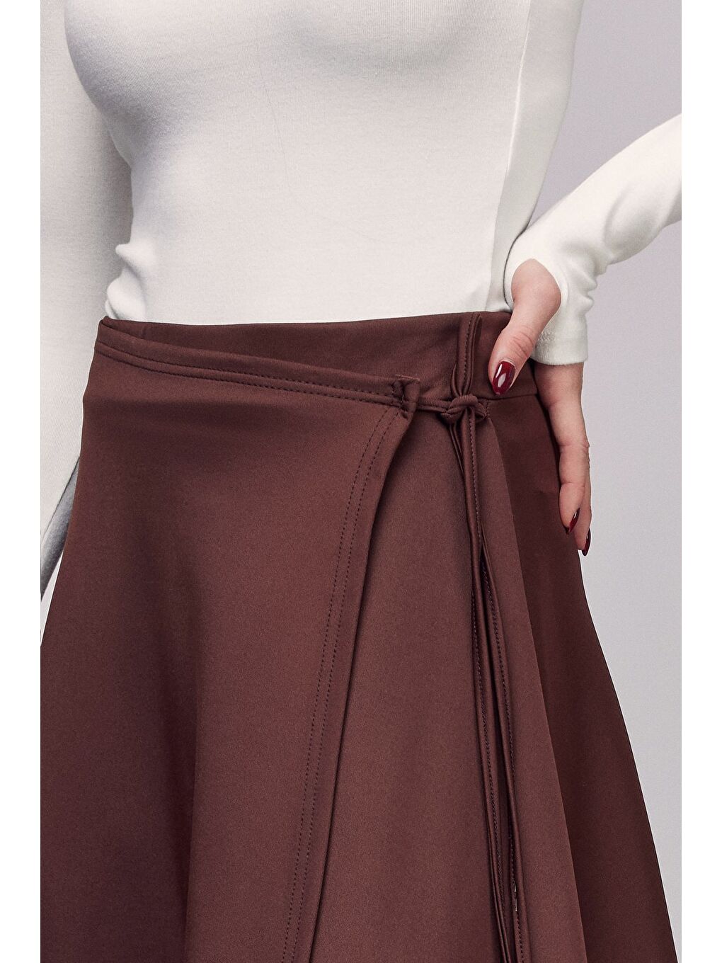 Kahverengi Yüksek Bel Bağlamalı Katmanlı Görünüm Scuba Etek-4