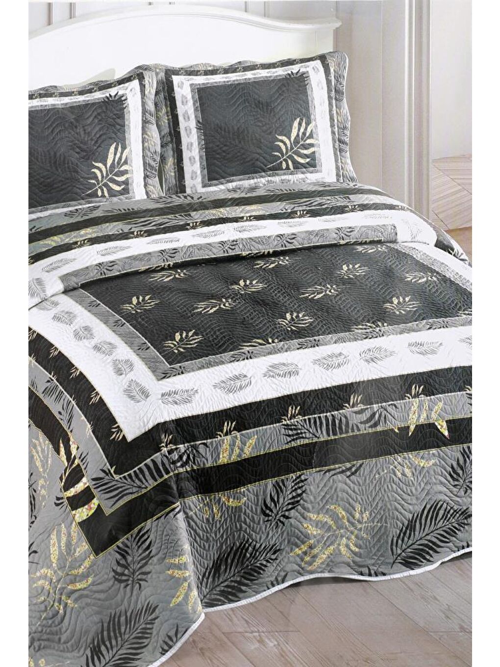 Karışık Camelia Baskılı Kapitoneli Çift Kişilik Yatak Örtüsü