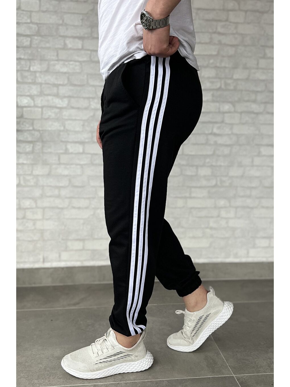 Siyah Erkek Bel Ve Paça Lastikli Yan Şerit Detaylı Eşofman Altı-1