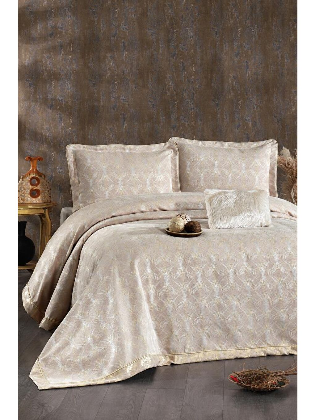 Sarı Podyum Şönil Çift Kişilik Yatak Örtüsü 260x260 cm Gold