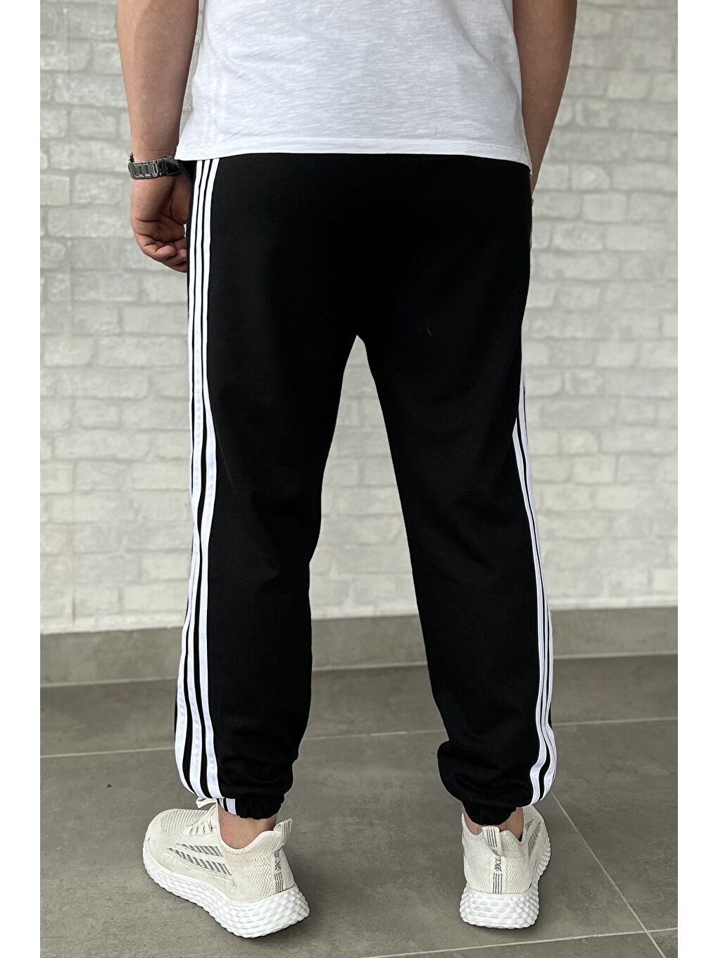 Siyah Erkek Bel Ve Paça Lastikli Yan Şerit Detaylı Eşofman Altı-2