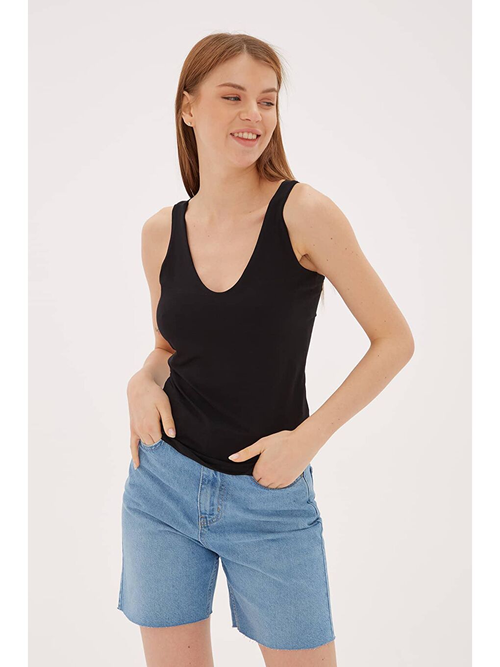 Siyah Regular Fit Yuvarlak Yaka Kalın Askılı Örme Kadın Atlet 24Y0535K1