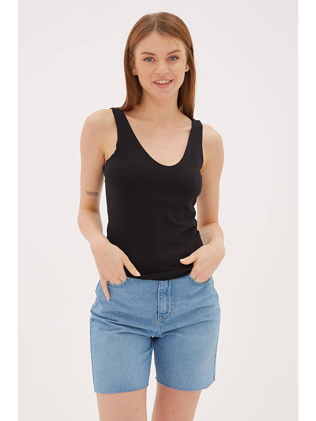 Siyah Regular Fit Yuvarlak Yaka Kalın Askılı Örme Kadın Atlet 24Y0535K1-1