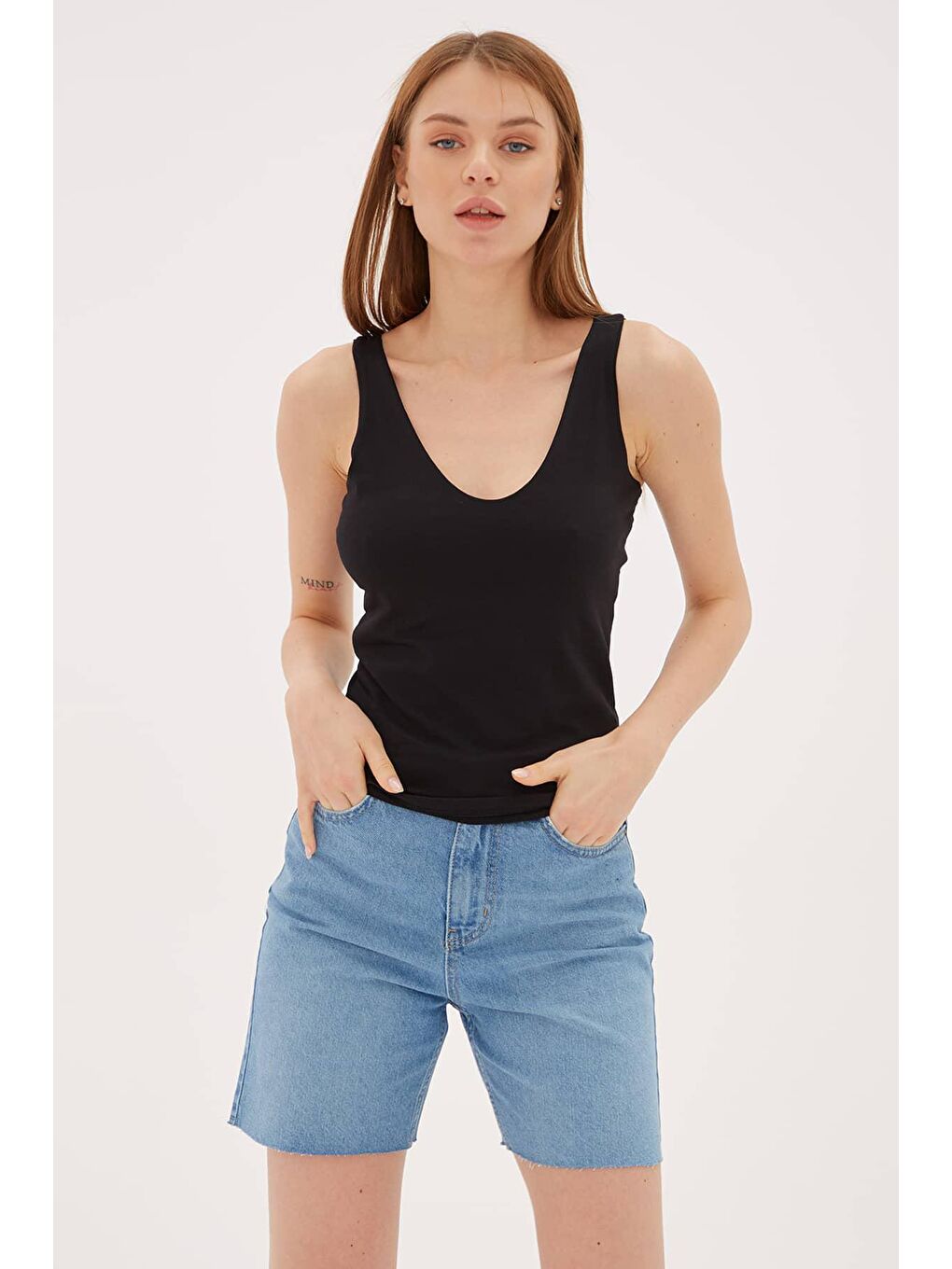 Siyah Regular Fit Yuvarlak Yaka Kalın Askılı Örme Kadın Atlet 24Y0535K1-2