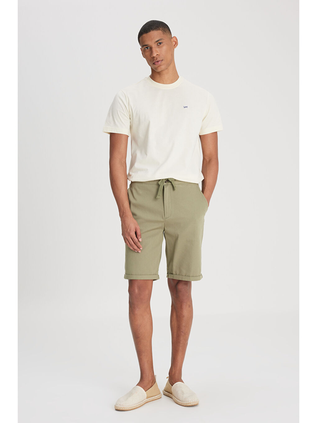 Regular Fit Normal Kesim %100 Pamuk Normal Bel Haki Chino Şort