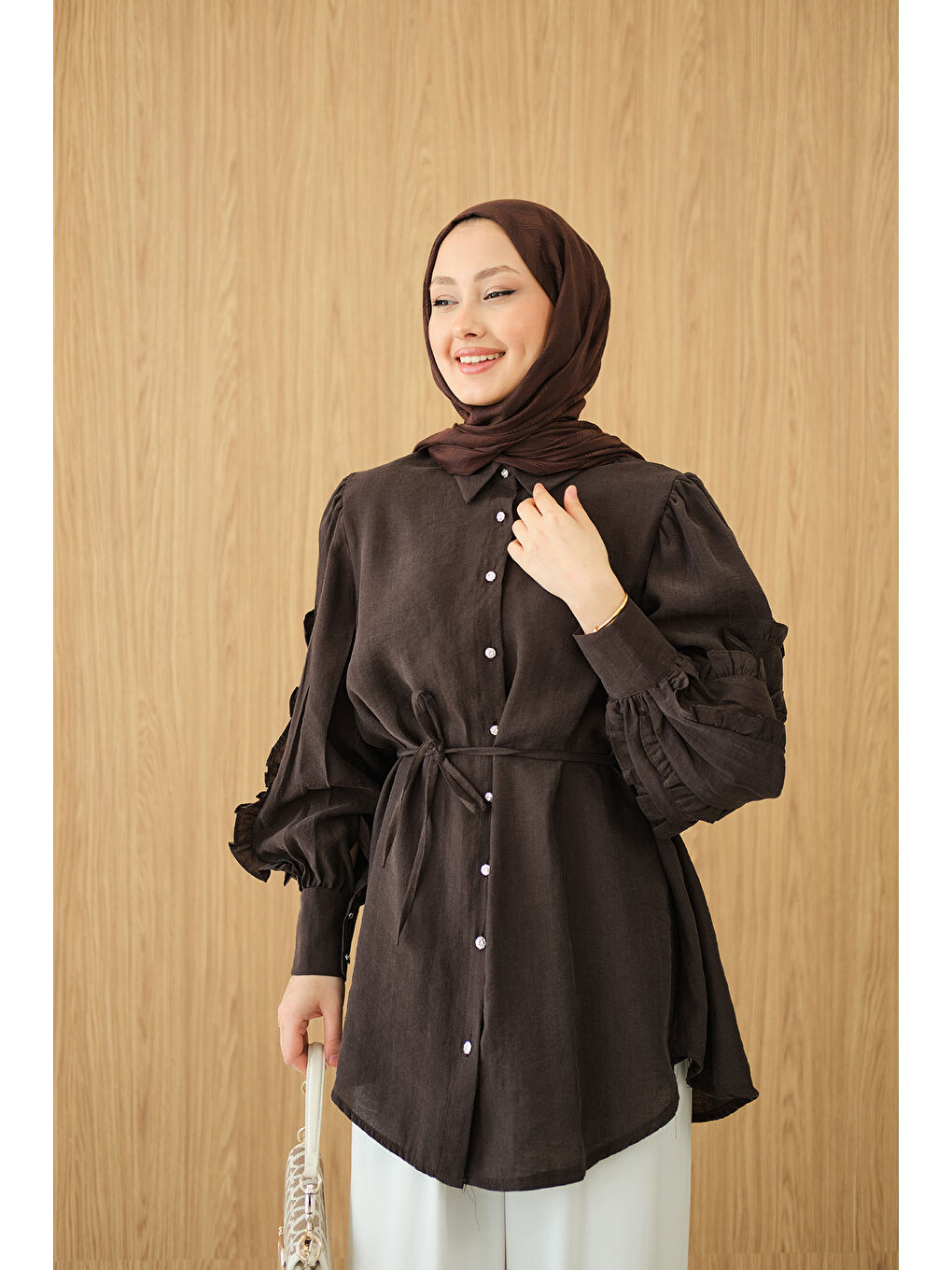 Kadın Kolları Fırfırlı Bel Bağlamalı Gömlek Kahverengi-1