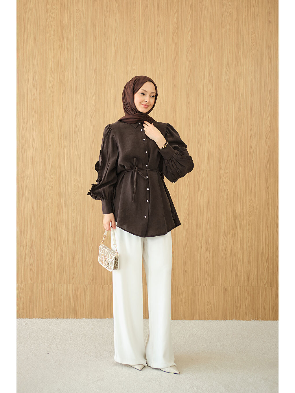 Kadın Kolları Fırfırlı Bel Bağlamalı Gömlek Kahverengi-2