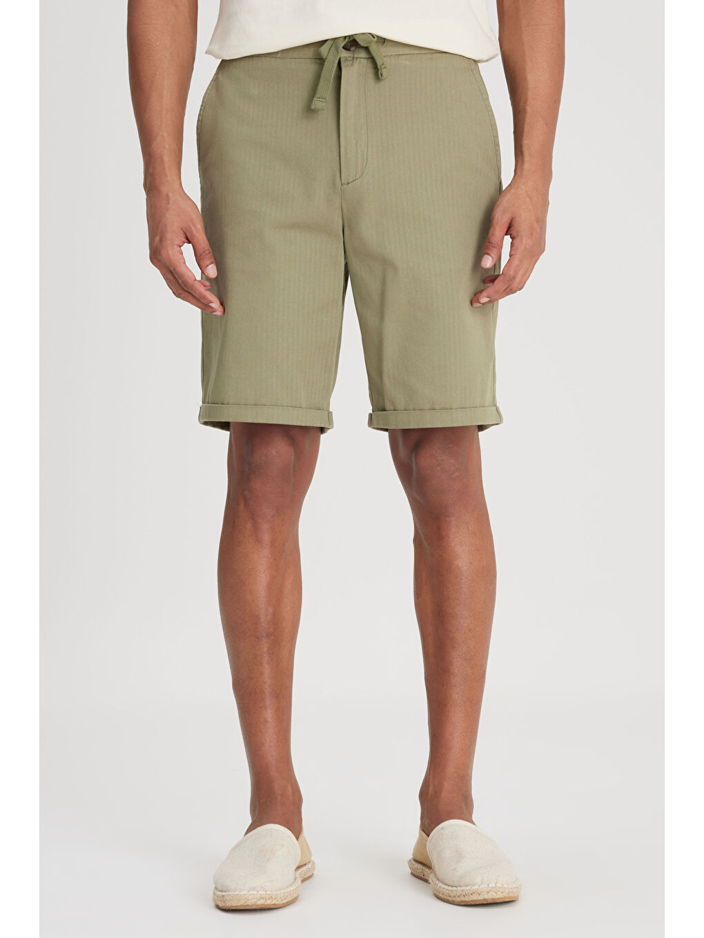 Regular Fit Normal Kesim %100 Pamuk Normal Bel Haki Chino Şort-4