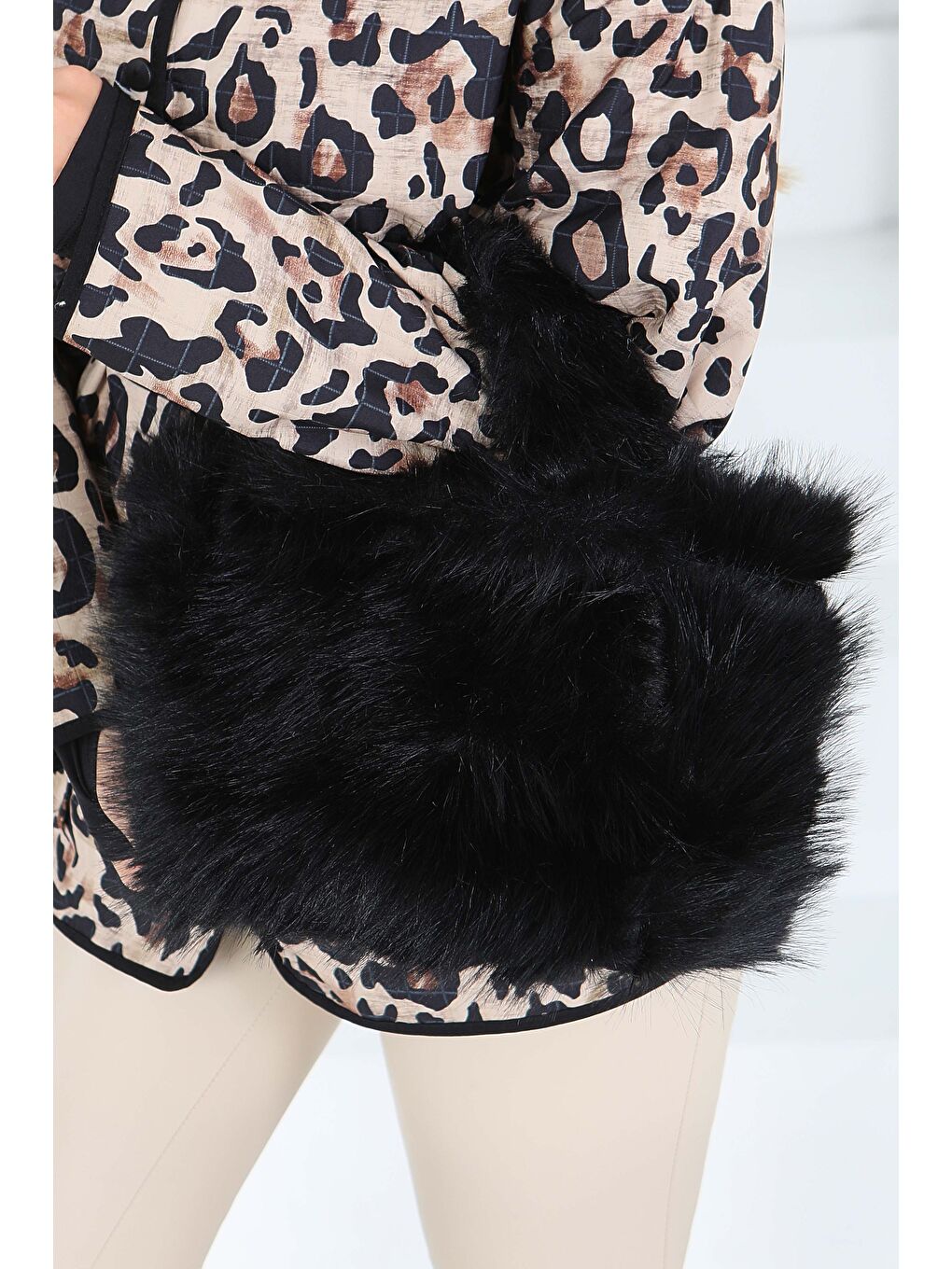 Kadın Siyah Kürklü El Çantası - 27841-SIYAH-1